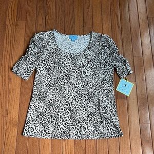 CeCe Leopard Print top